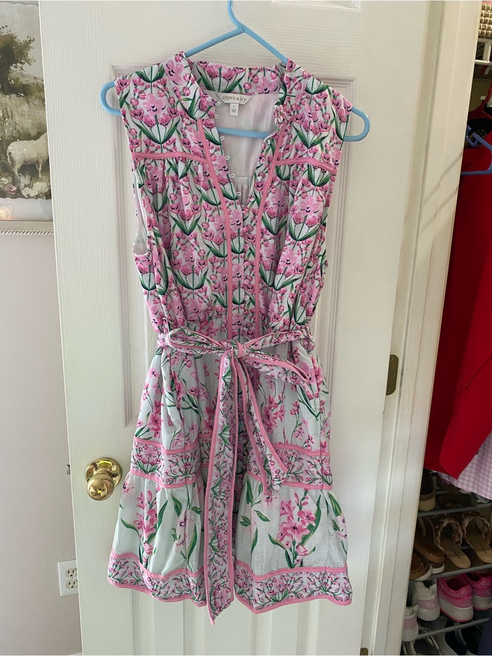 Crown and Ivy Floral Tie-Waist Dress in Pink and Green